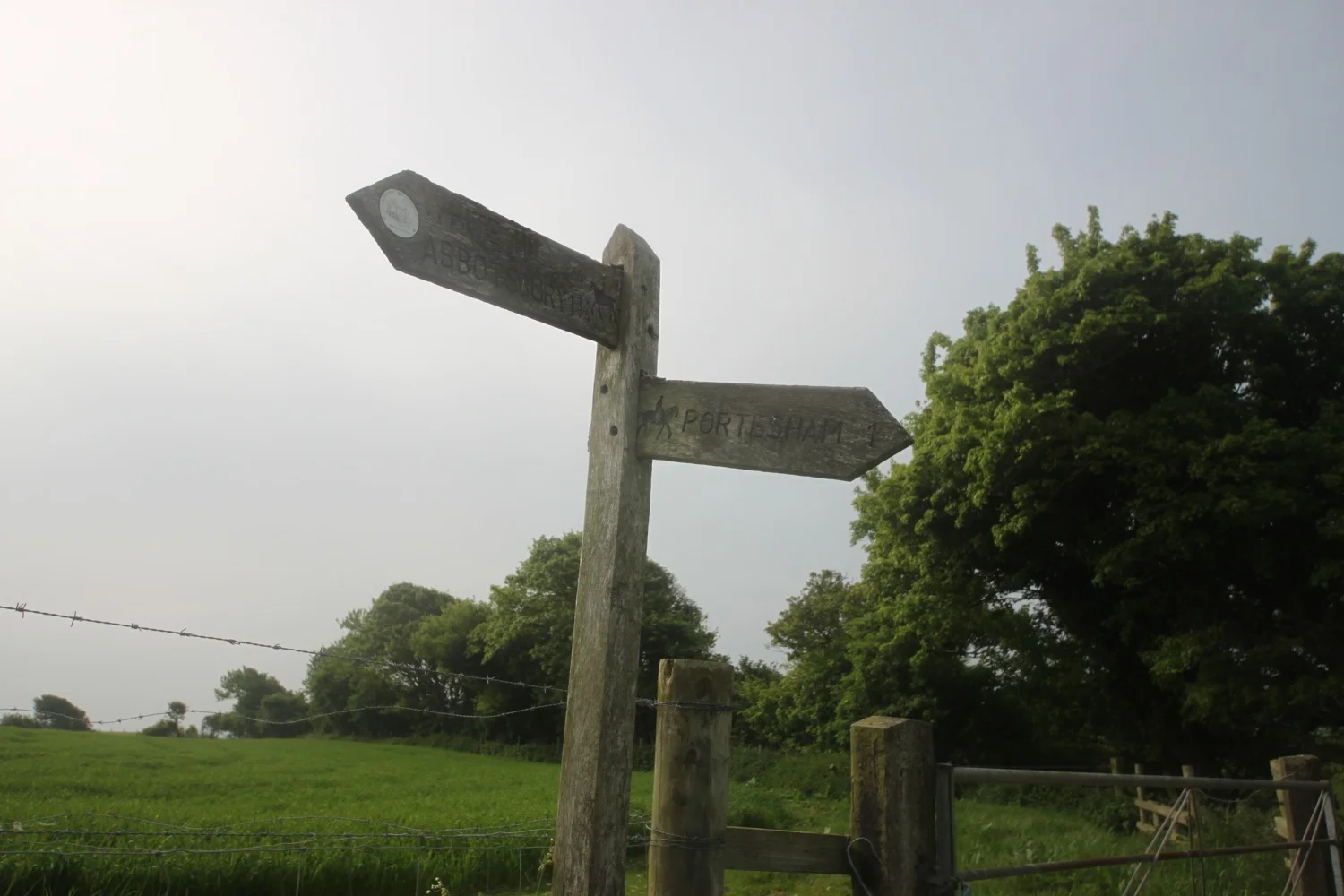 fingerpost to abbotsbury