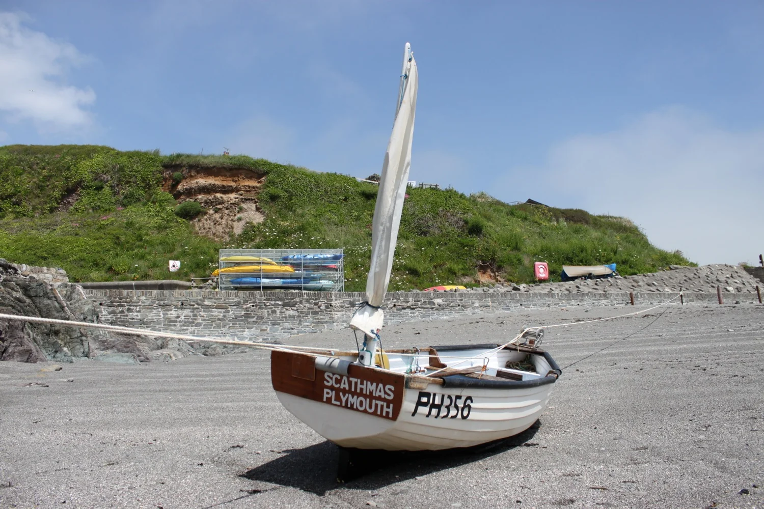 boat in portwrinkle harbour