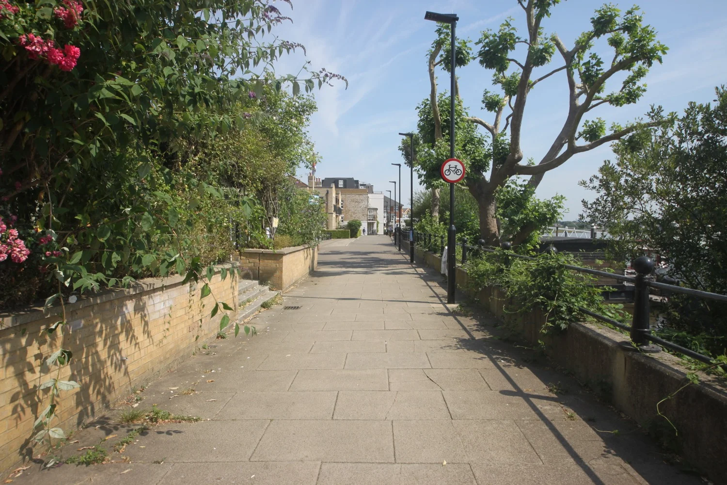 thames crescent
