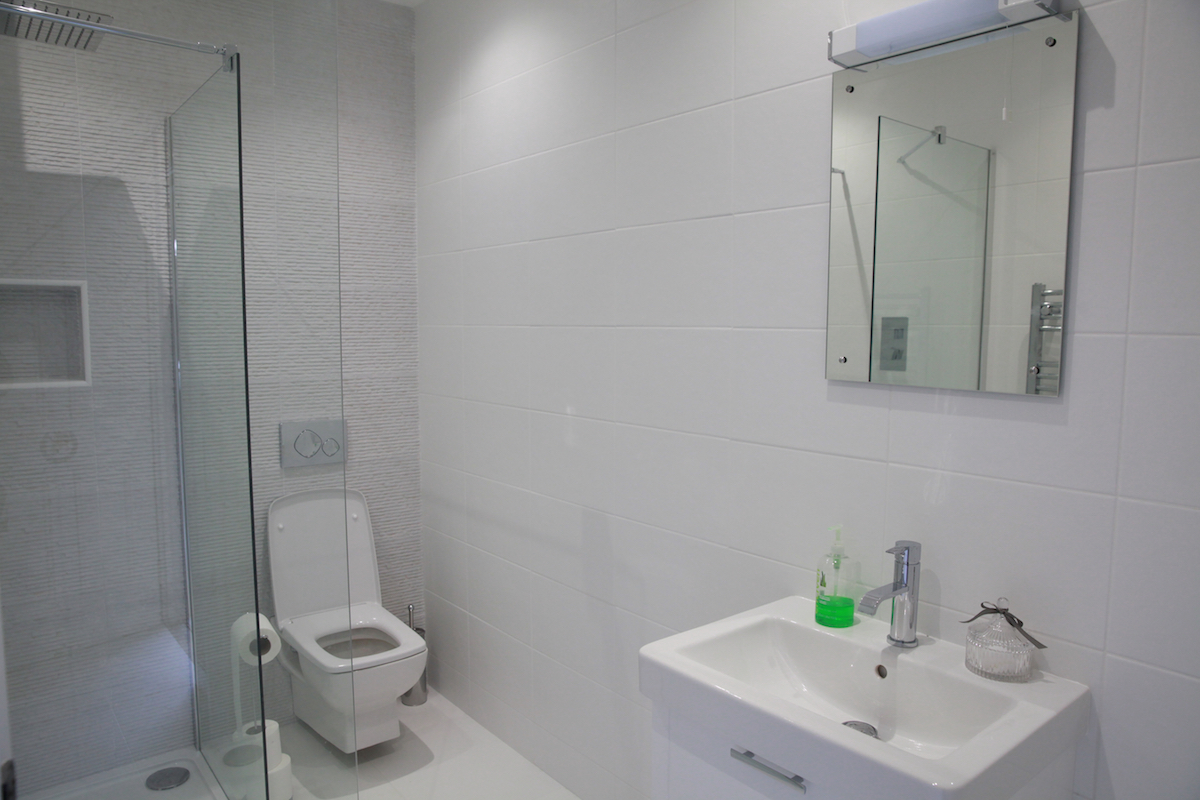 Room 1 Bathroom