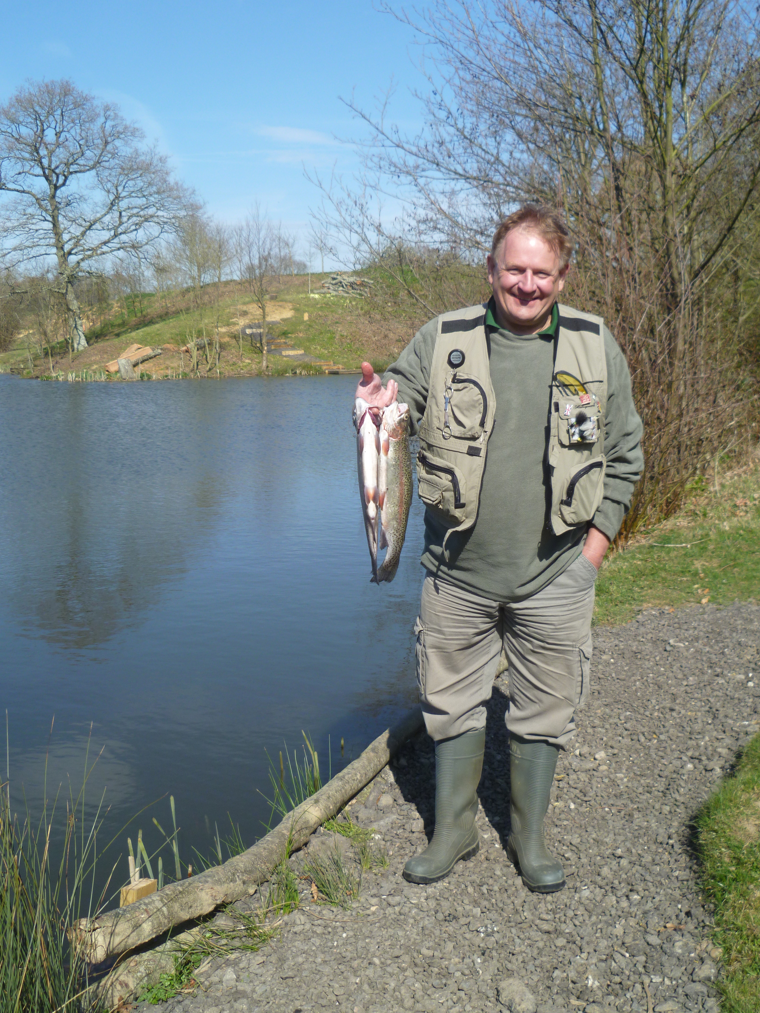 Brian Wood with his winning catch Troutmasters Senior Final BFL 12.4.15.JPG