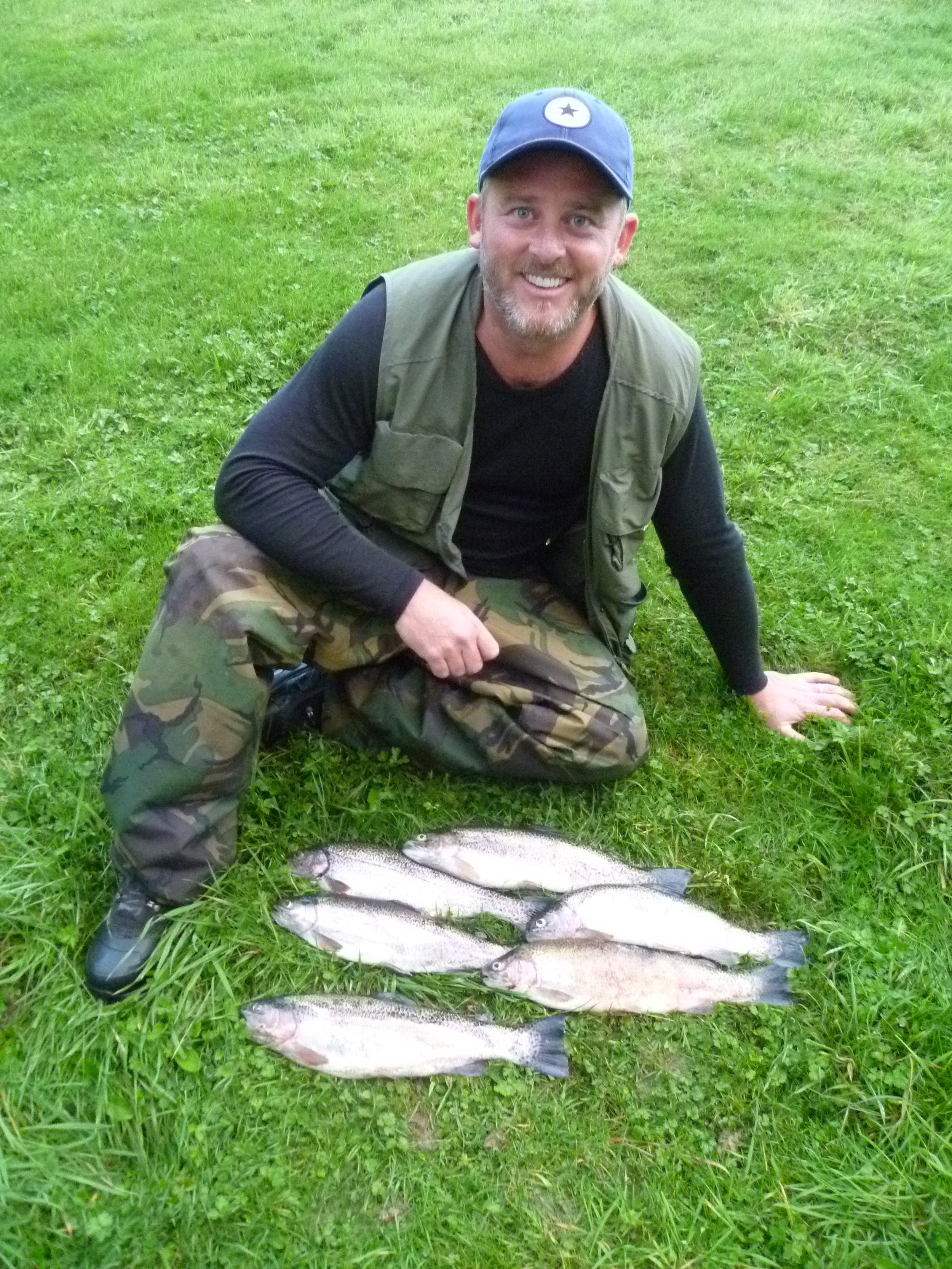 Carl Foreman with 6 fish v happy.JPG