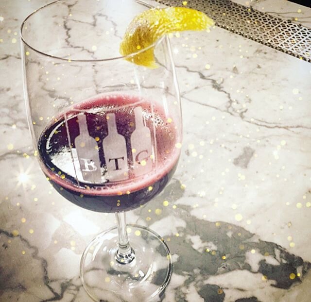 ✨NYE drink special, sommelier-recommended: the Royale with Cheers! Lambrusco with Creme de Cassis. ✨