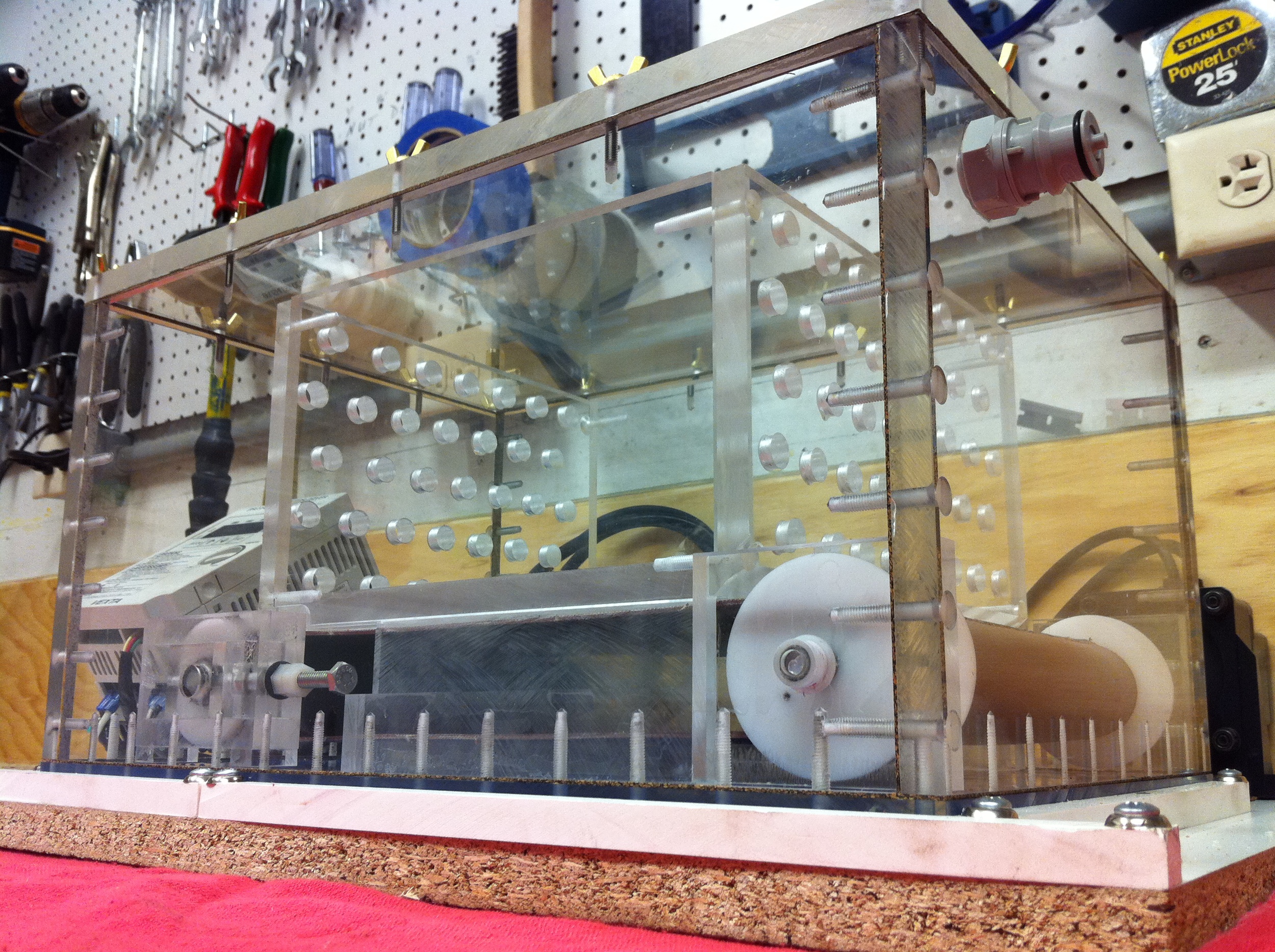  The treadmill also featured a containment chamber used to keep specimens on the belt and prevent unwanted injuries. &nbsp; 
