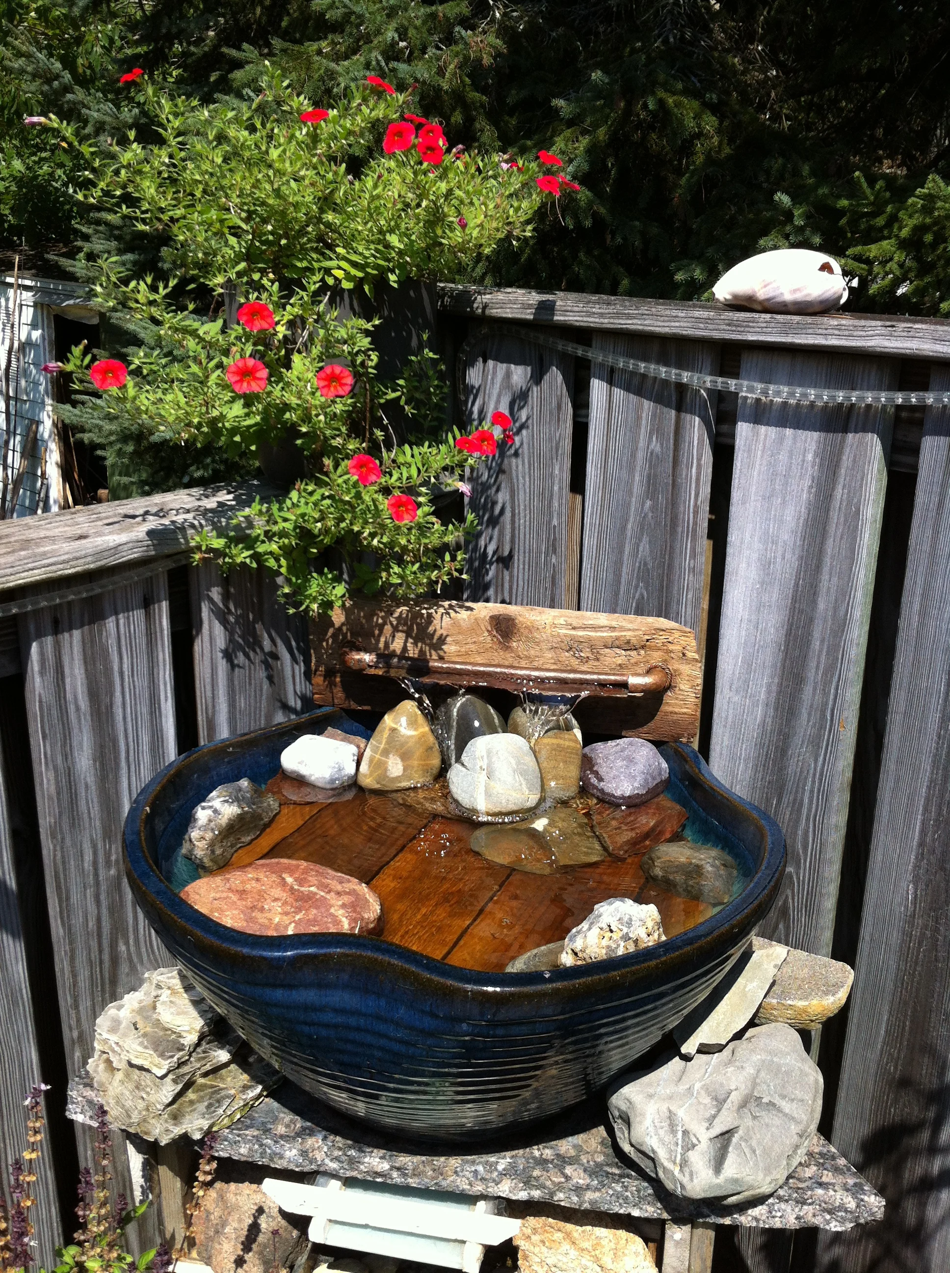 Ceramic Bowl with Wooden Platform