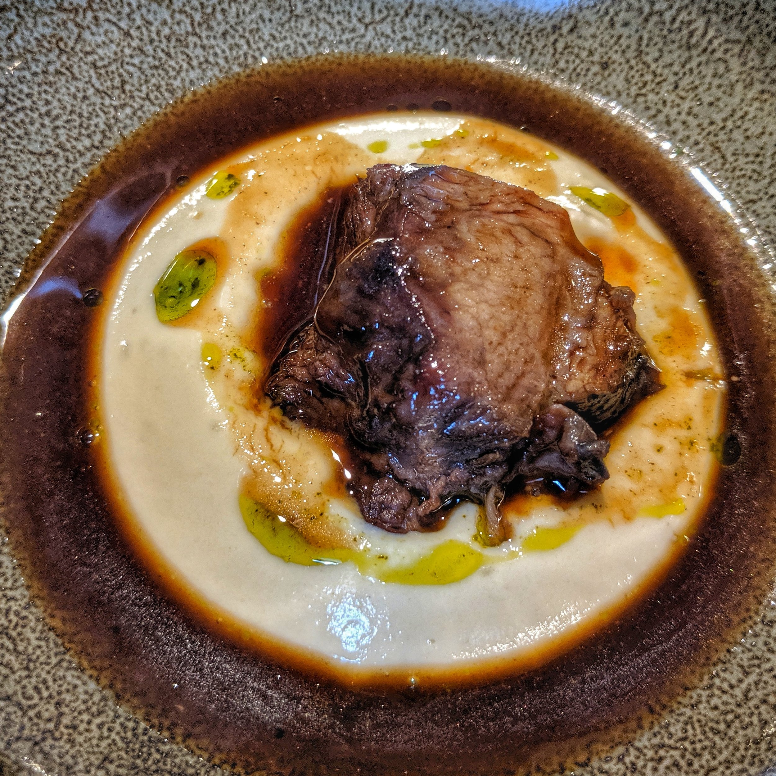 guanciale di vitello, patate e salsa di vino rosso
