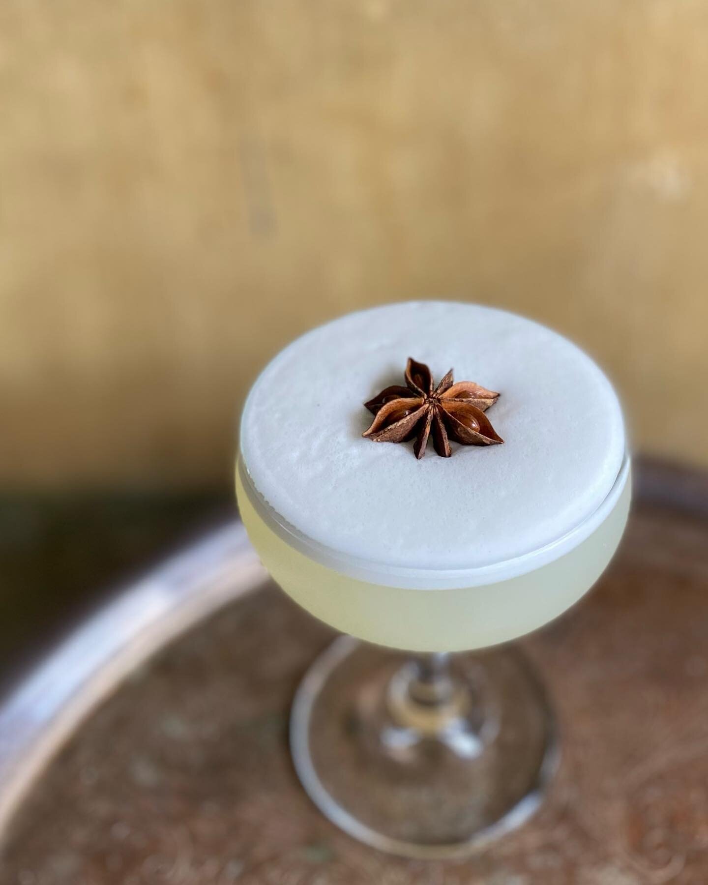 Chill by the fire with a Scandinavian Sour, an Old Pal riff on the classic Pisco Sour made with a fresh and frothy mix of aquavit, lemon, sugar, and egg white 🤍

Open this weekend 4pm-2am! 🔥