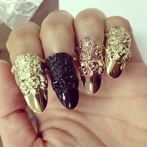 diaboli-kill-jewelry-black-rosegold-gold-nail-rings-calavera-rosa.jpg