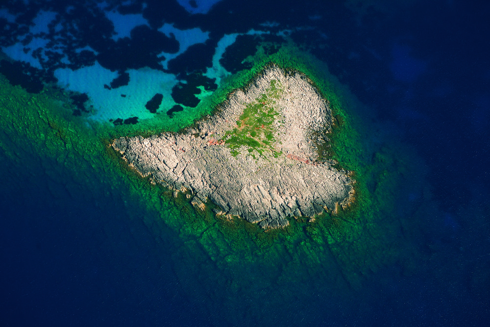 Heart-shaped island.jpg