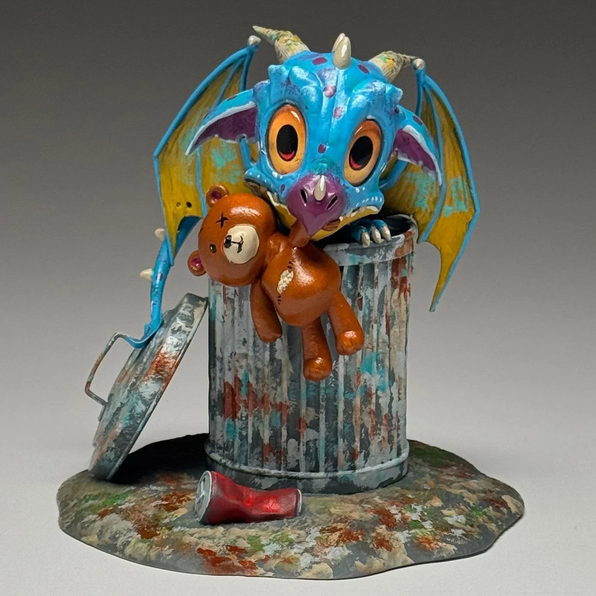 Fian Arroyo_Dragamuffin_figurine 2.jpg