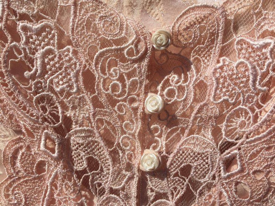 I loved the front of this dress, especially the little rose buttons.
