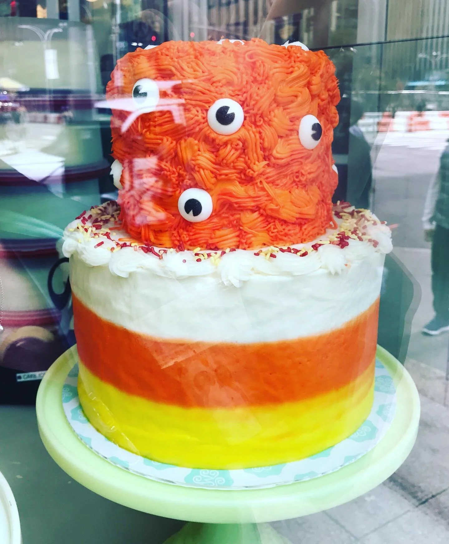 I love you @magnoliabakery #halloween #cake #cakedecorating #cakedesign #nyc #candycorn #googlyeyes