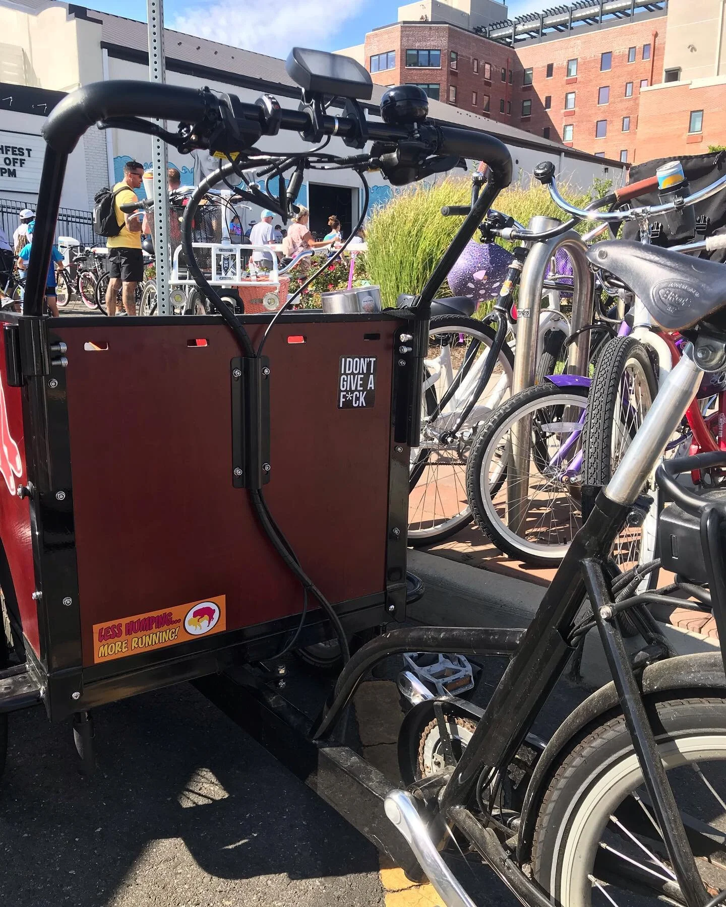 Doin&rsquo; some Asbury Park Porchfest. Loving the beach cruisers, ha! #asburypark #porchfest #music #stumbleupon #whosnext #daydrinking #stickers #love