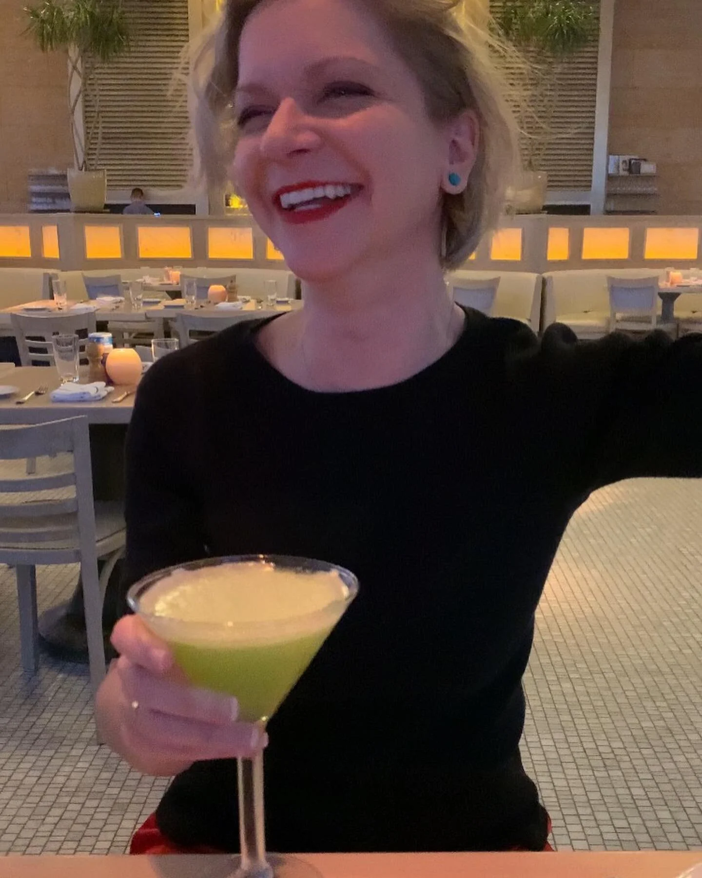 Me describing my selfie process&hellip; camera angle high and to the left! Ummm sure. #happytobeout #emptyresturant #friends #out #cucumbermartini #mykindofrestaurant