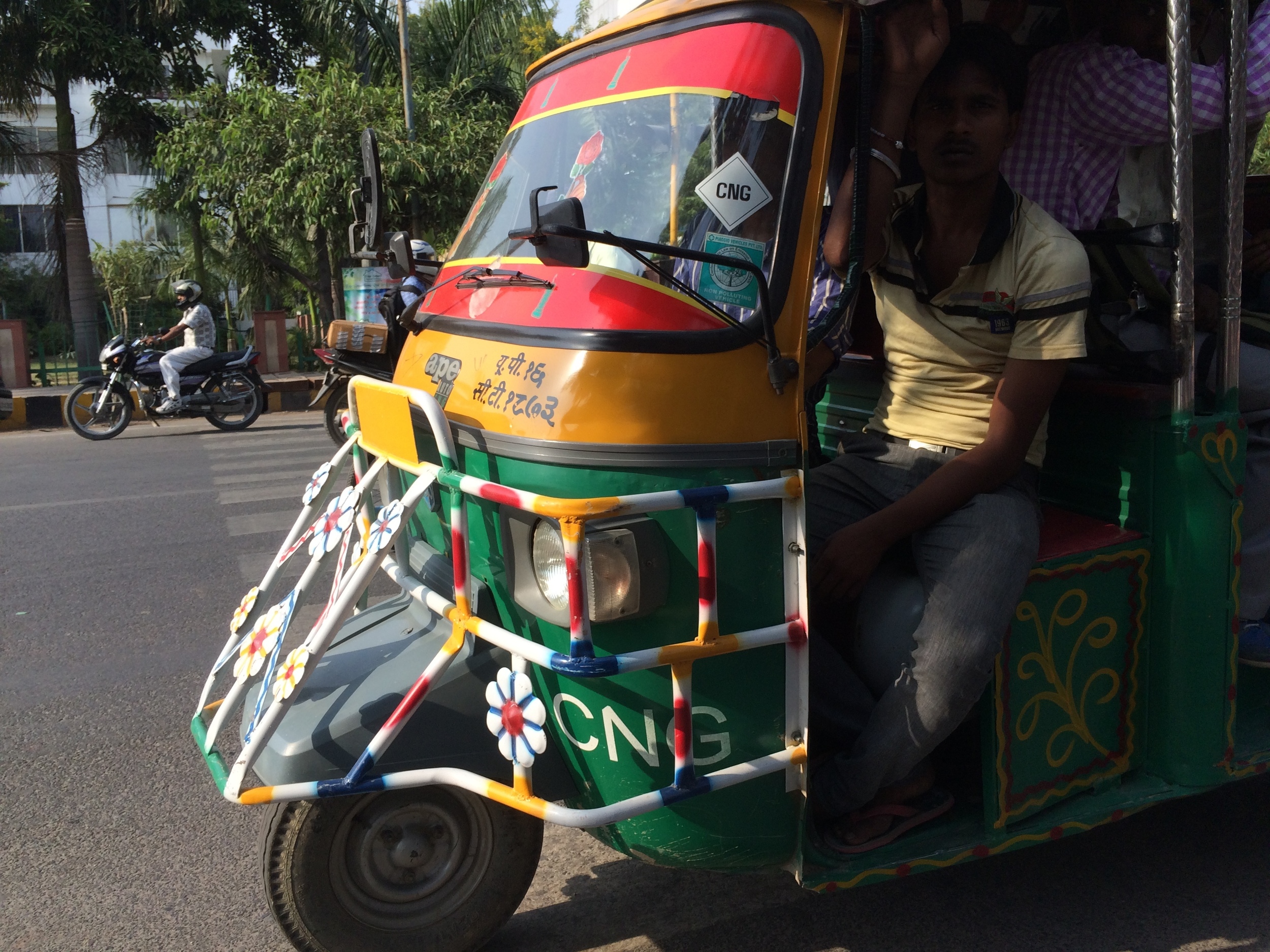 Auto-rickshaw-bus provides collective transport in Noida, Delhi.