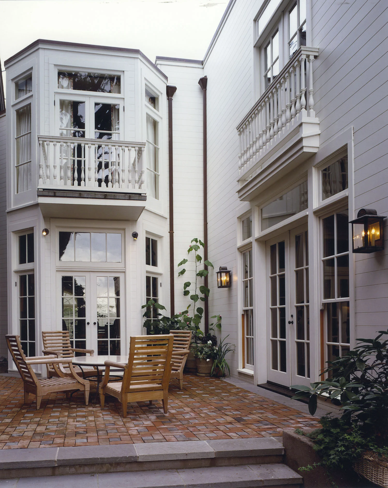 COW HOLLOW REMODEL project started at Brayton & Hughes and completed by Gemmill Design Location: San Francisco, California Project Type: Residential Remodel Year of Completion: 2001