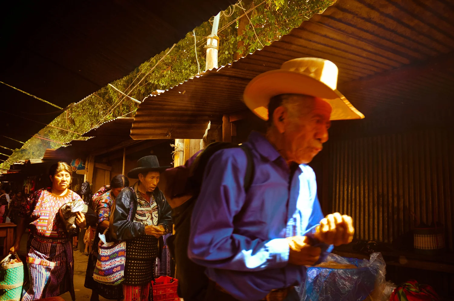 gUATE-HATMAN.jpg