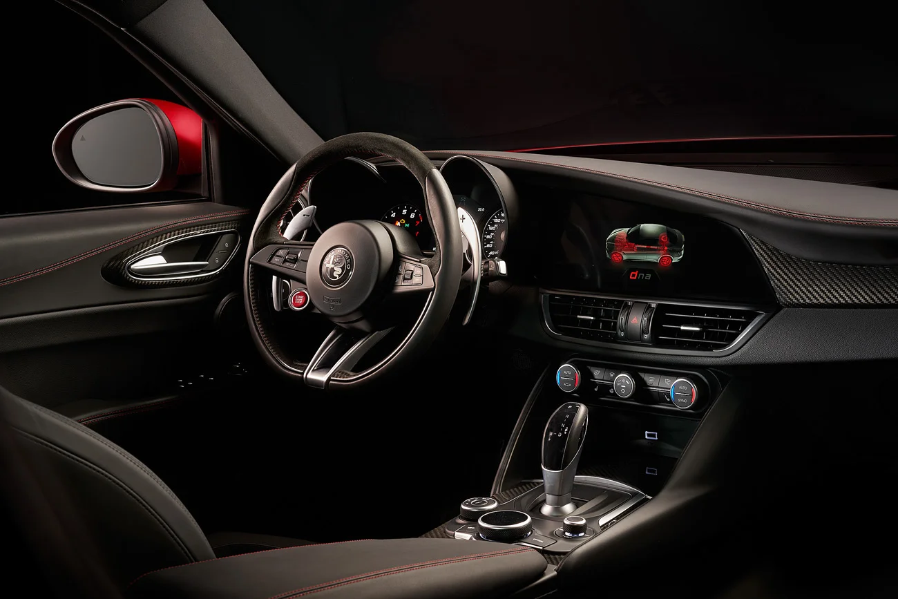 auto_alfa_interior.jpg