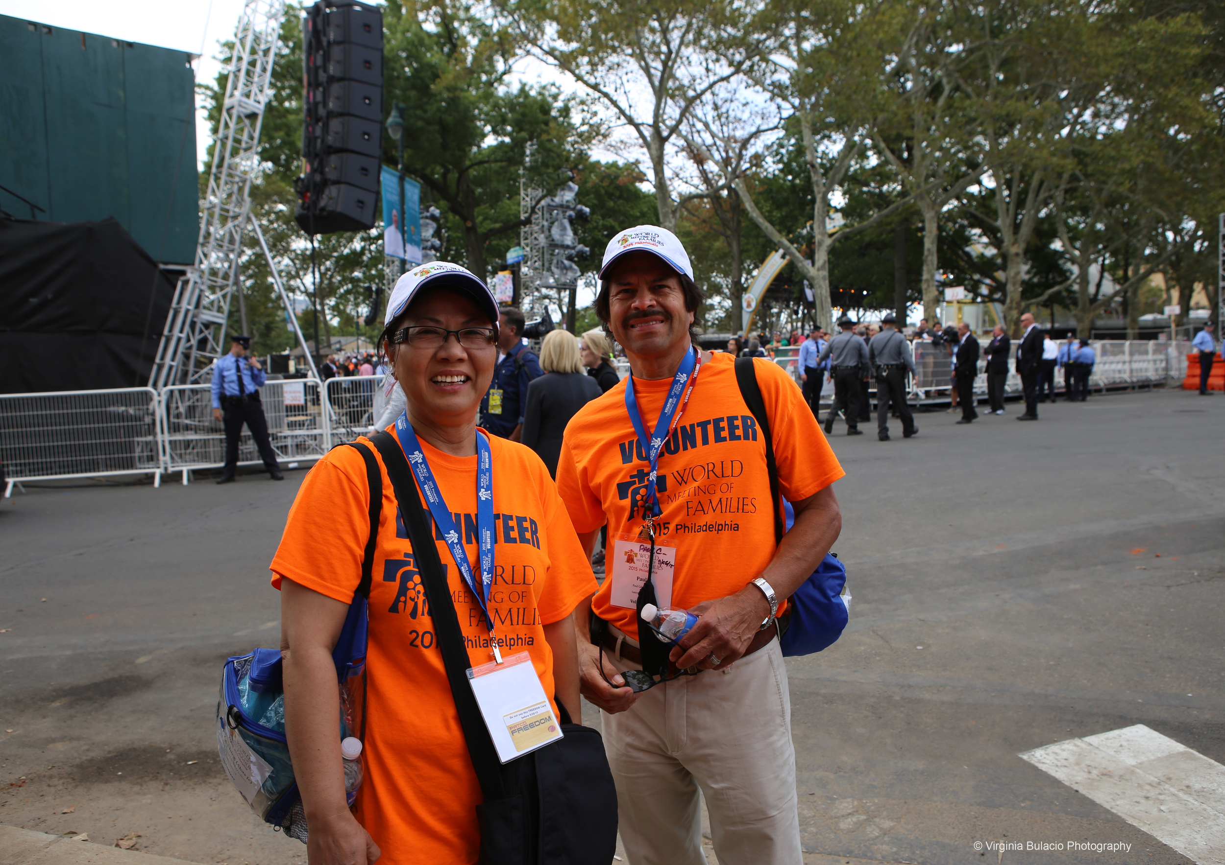  Una de las tareas de los voluntarios era recibir y dirigir a los peregrinos durante el 22 al 27 de septiembre en el Encuentro Mundial de las Familias en Filadelfia.&nbsp;       