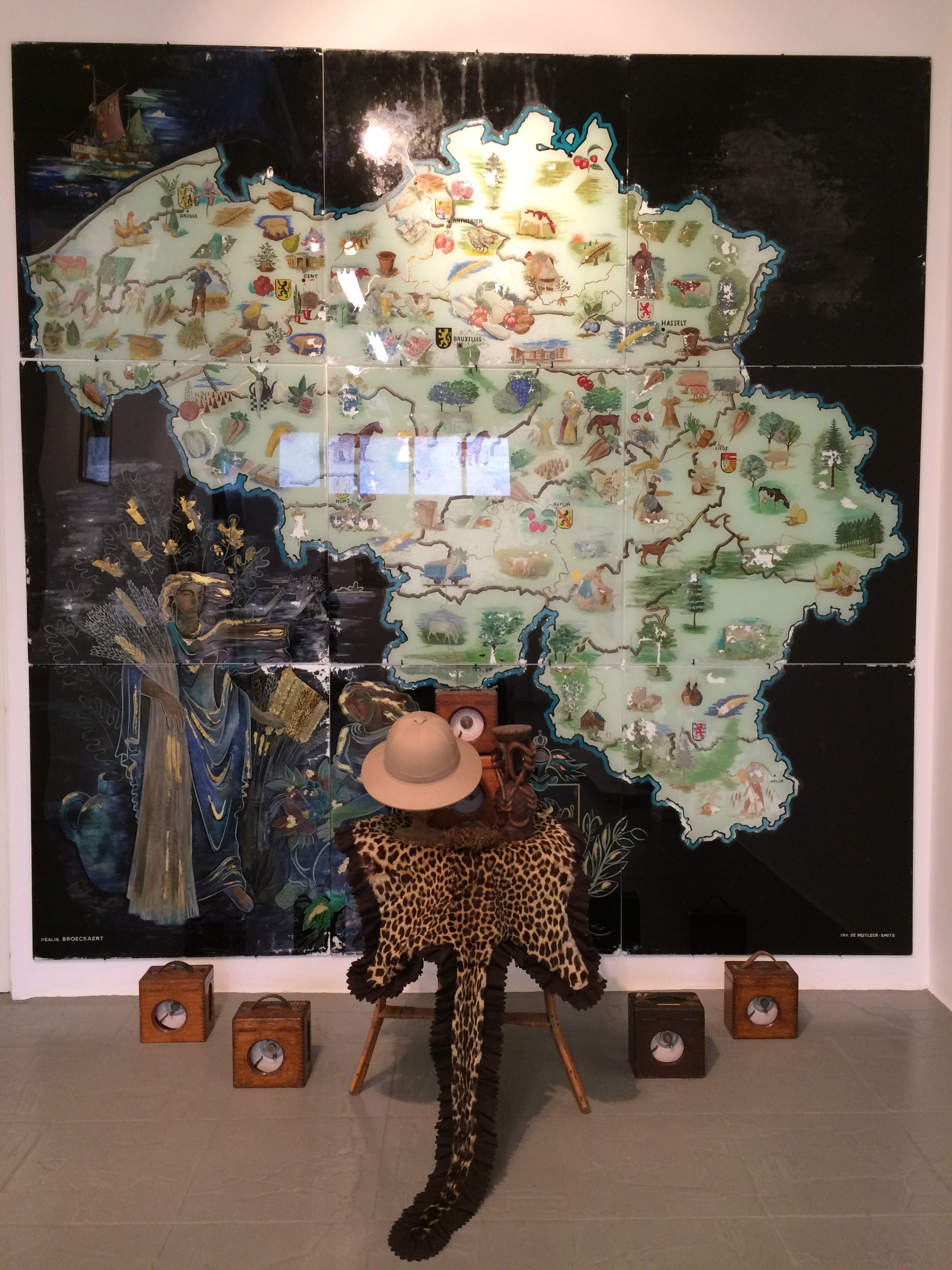Composition Trouvée , Guillaume Bijl, 1995, mixed media, 310x300x100 cm