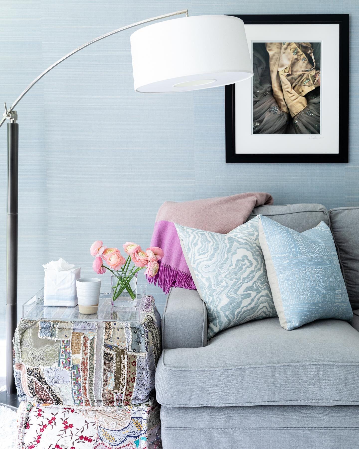 Starting to feel the Valentine&rsquo;s Day vibes. 🌸

Interiors: @kjdesignsllc
Photography: @emilyobrienphoto_design 
Styling: @kotseasconcierge