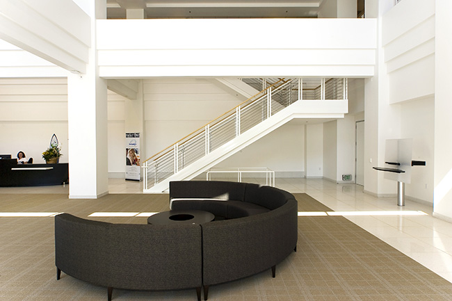 2560OrcahrdPrkwy Lobby3.jpg