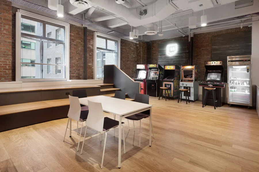 225BushTwitch cafe3.jpg