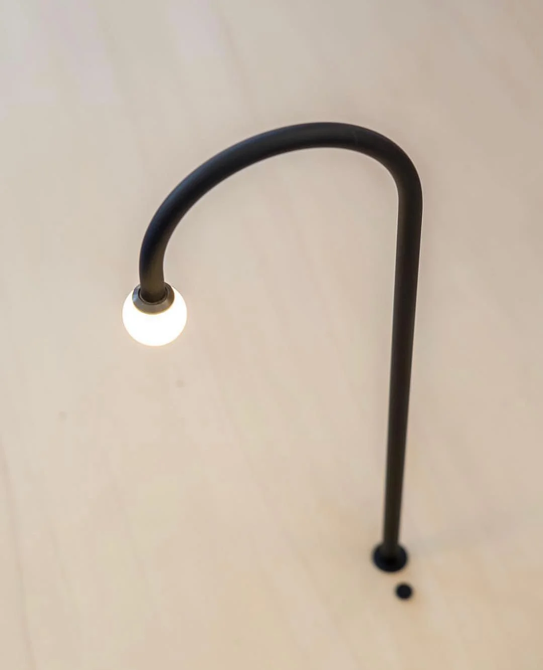 Arca Desk Through Lamp