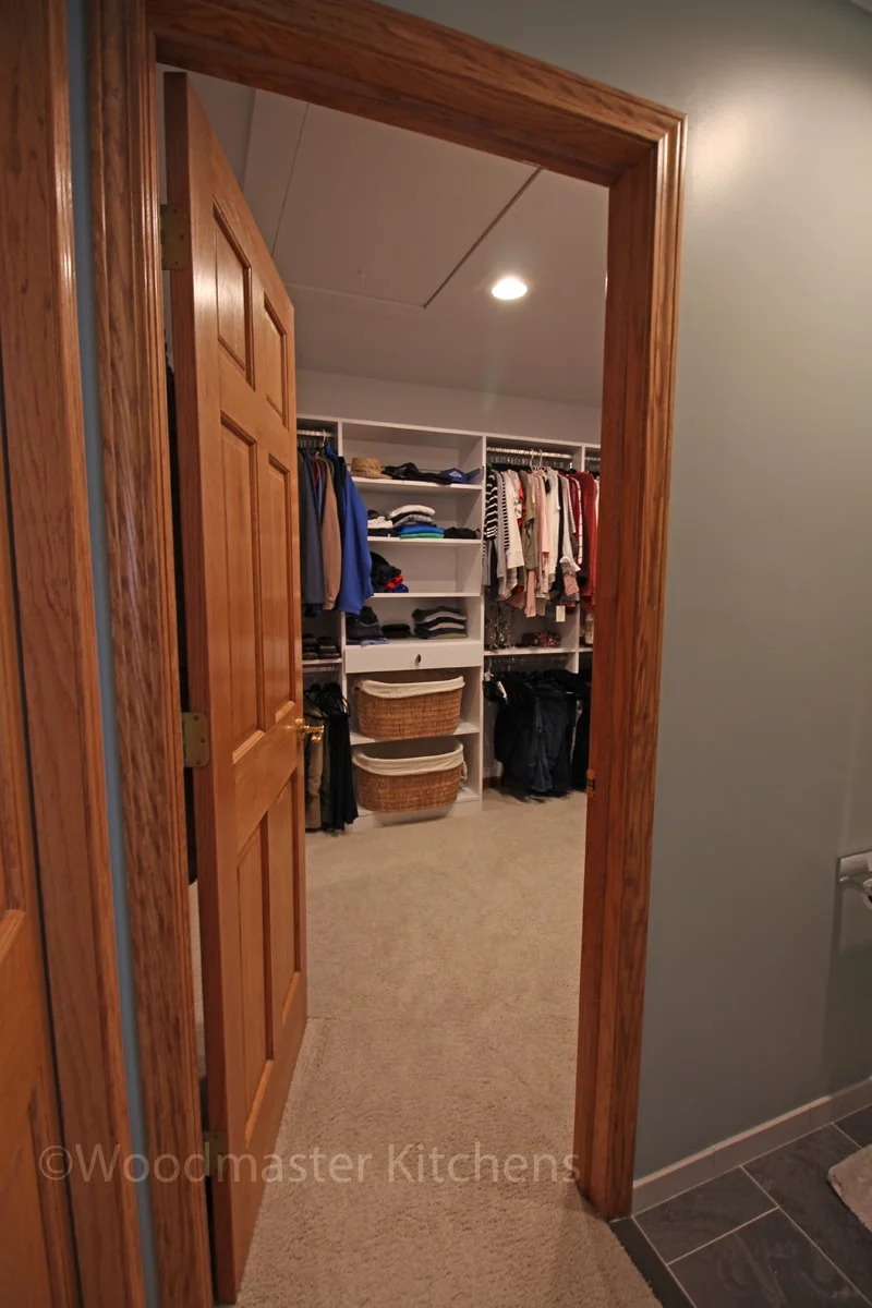5 Reasons to Add a Custom Closet Design to Your Master Bath Remodel