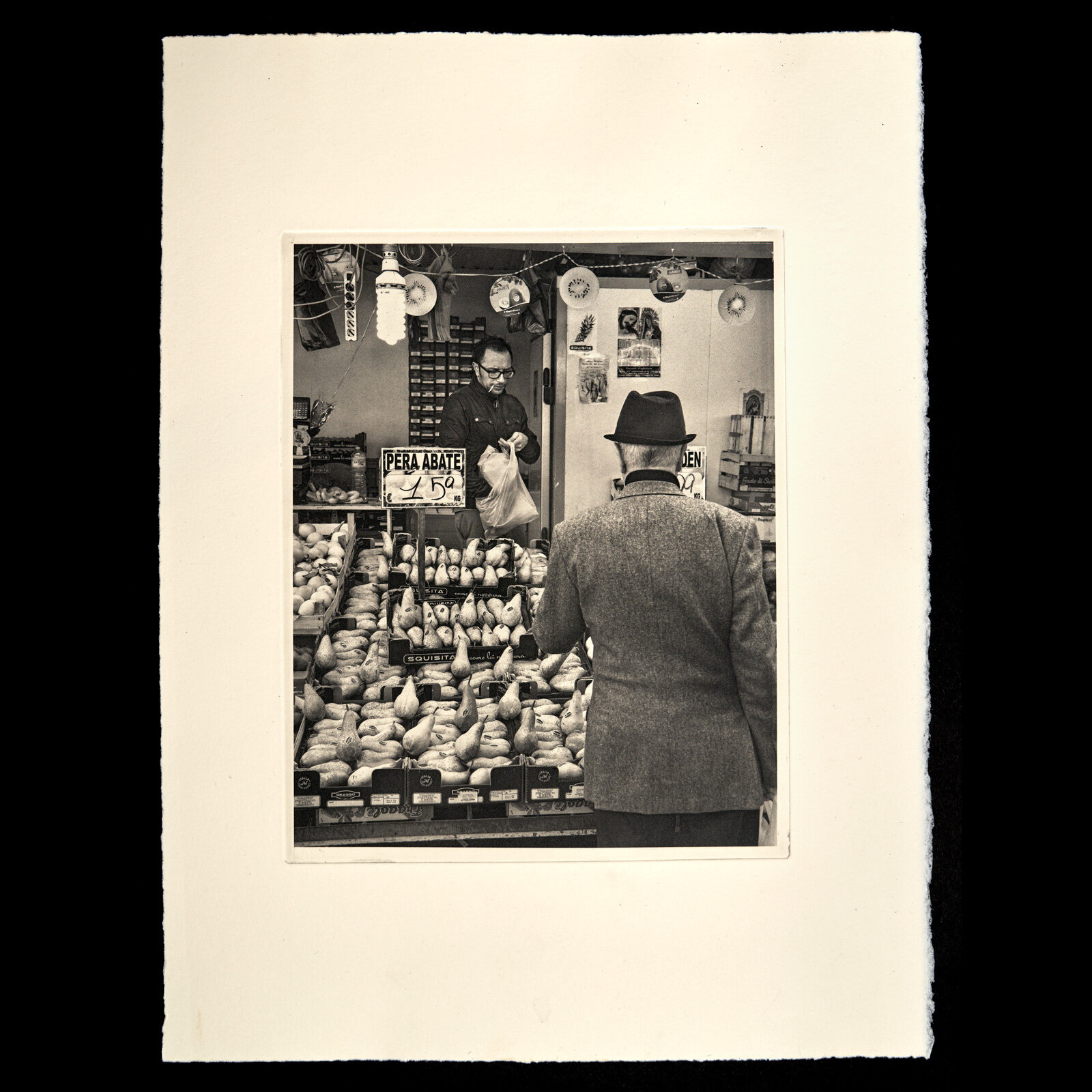 two_italian_guys_at_the_market_square.jpg