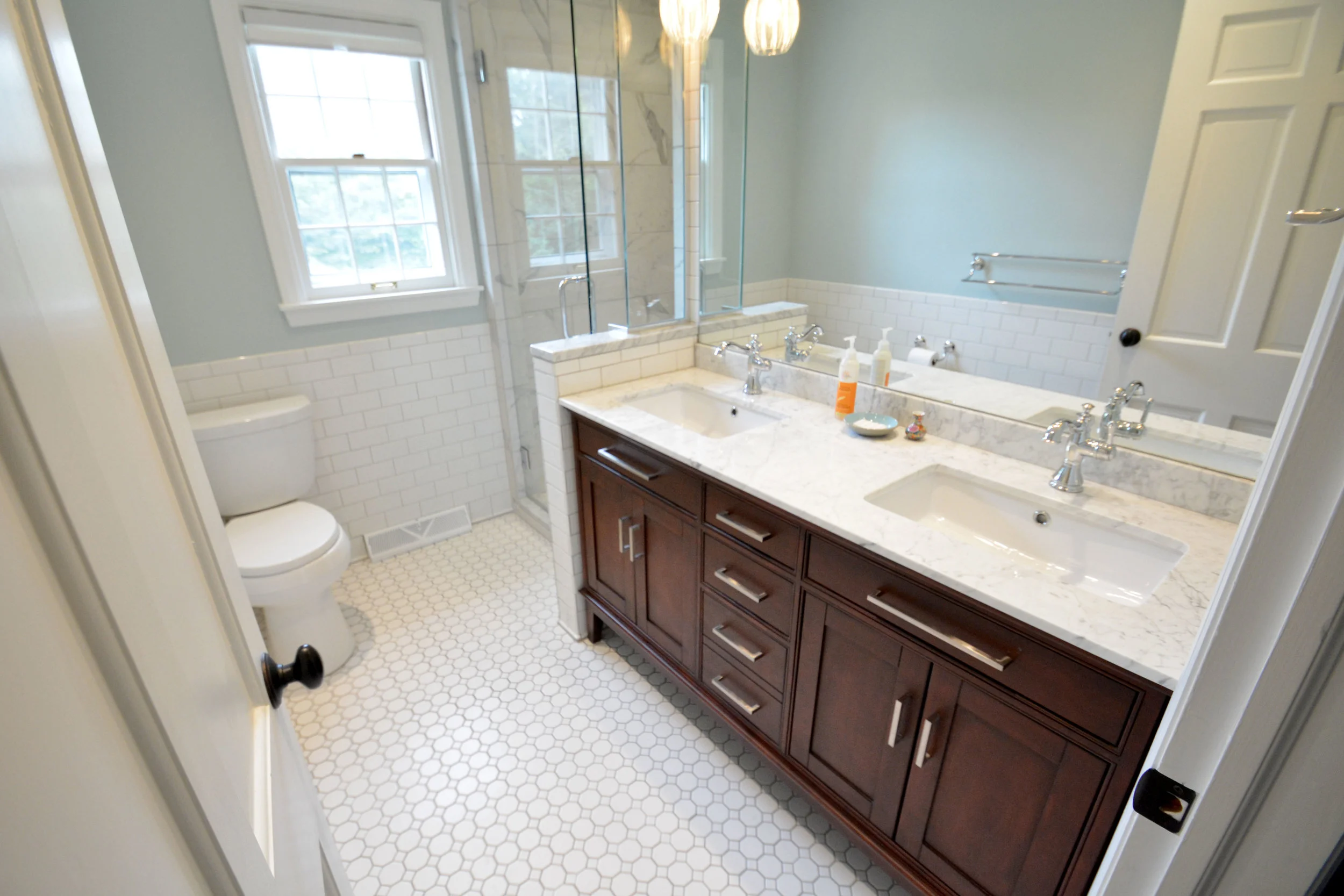 This Indianapolis home needed two new bathrooms. The old ones were dated and weren't going to help sell the home for top dollar. SYI came in and selected classic, timeless materials that matched the style of the home and didn't break the bank. You can see the project here . 