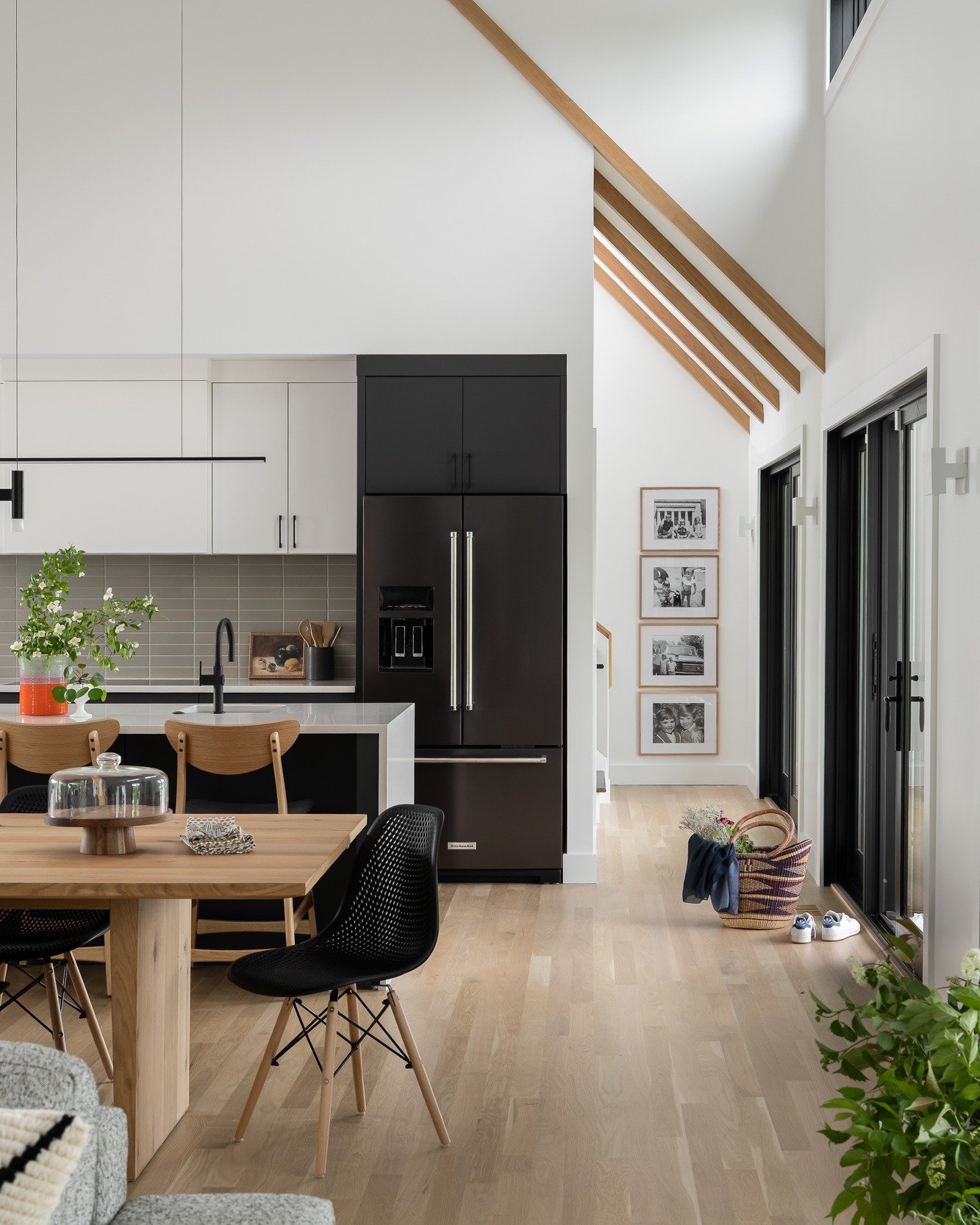 Kickin' the week off by sharing more of this new construction, age-in-place-but-coax-the-kids-home project, recently completed with @anderson_builders_llc and photographed by the talented @sarahshieldsphoto - the project we like to call #unionvillefa