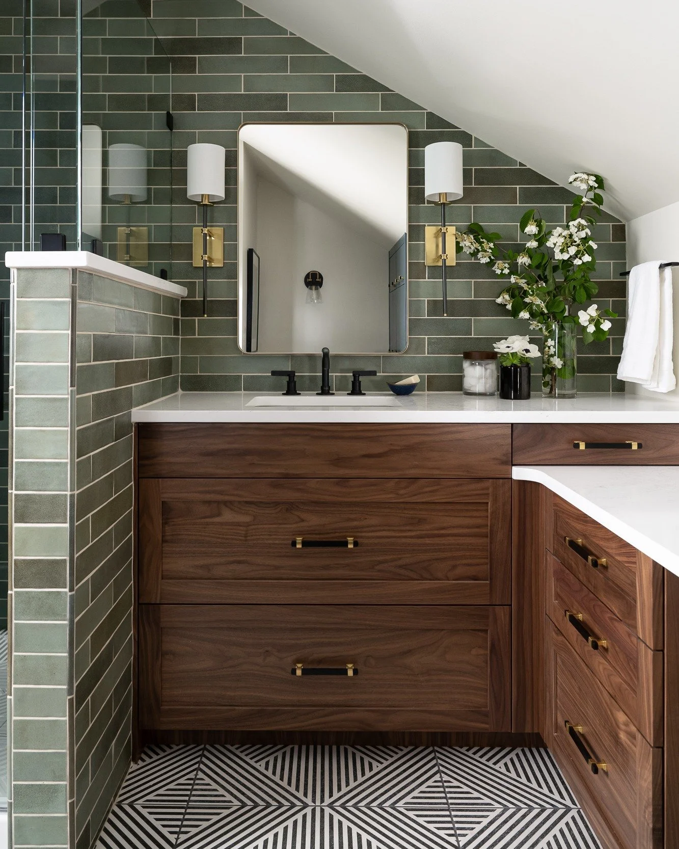 In a previous iteration of self, I read - mostly literature and philosophy - and wrote, and read and wrote some more, ate some, slept some, and then read and wrote again. So, when I look at these bathroom pictures from the attic apartment at #agoodvi