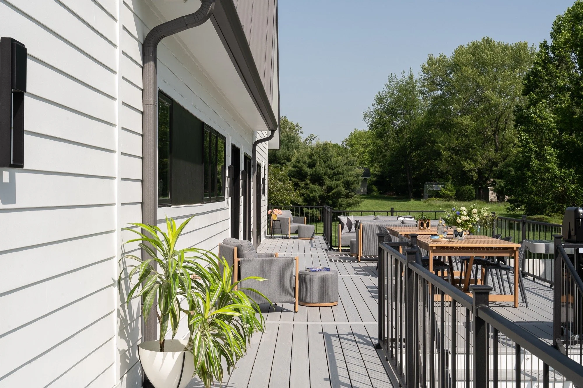 contemporary-outdoor-deck-seating-area-bloomington-architecture-design.jpg
