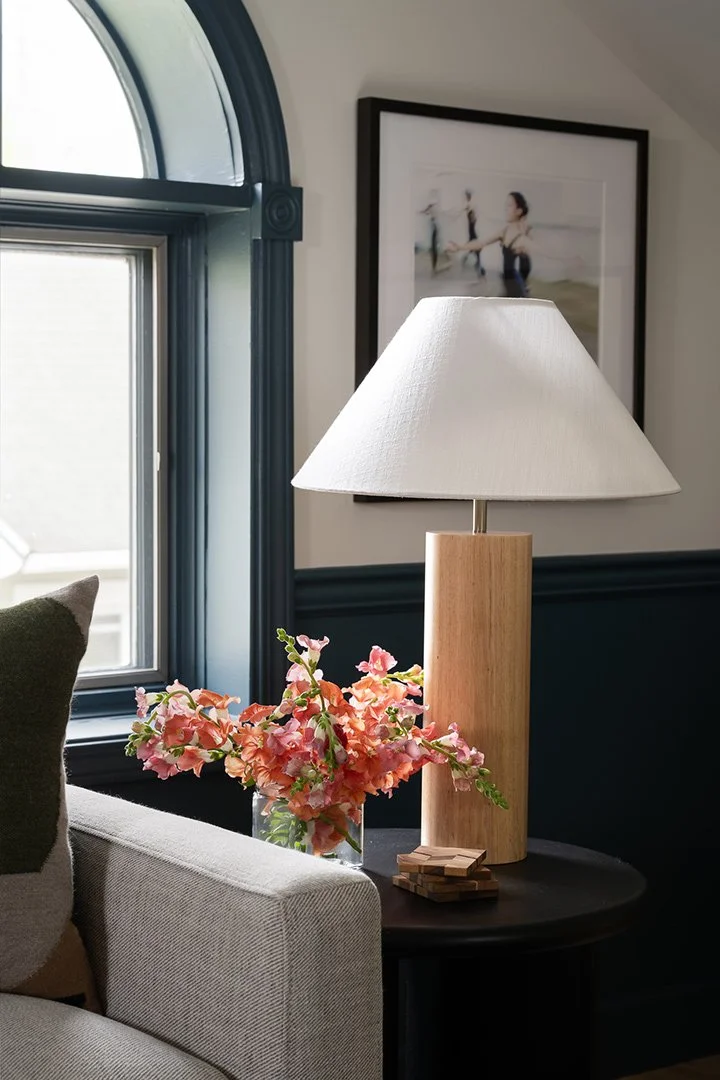 a-good-vintage-side-table-with-wood-lamp.jpg