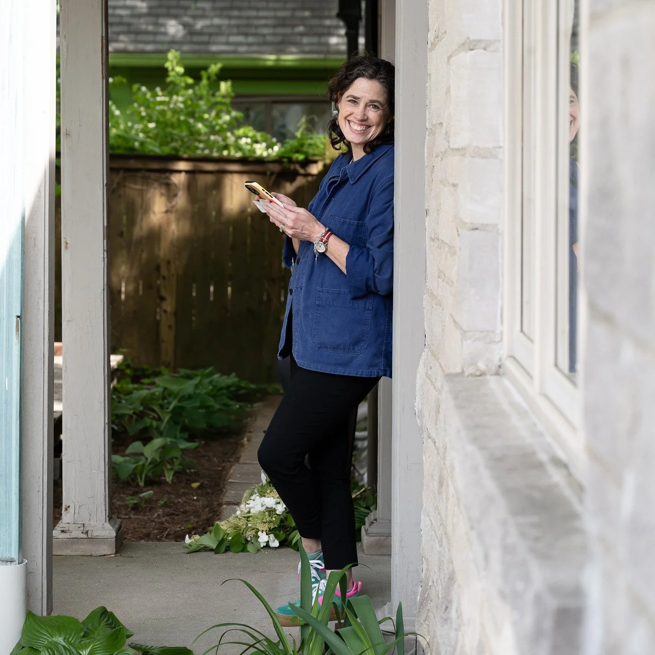 Oh hey, Hiiiiiii!

Because @sarahshieldsphoto is as nice as she is talented, she's always snapping pictures of me at our photo shoots - usually leaning or lounging, not gonna lie. It made me smile when this one showed up in our batch of photos from #