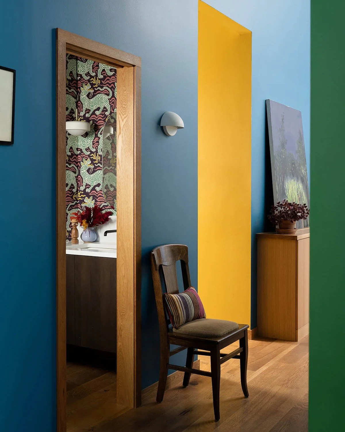 Everyone has been loving on this powder room so much, but you need to see the context! Situated right by the front door at #rainbowinthewoods, before you round into the (blue) living room or (yellow) bedroom hall, this little half bath is everything.