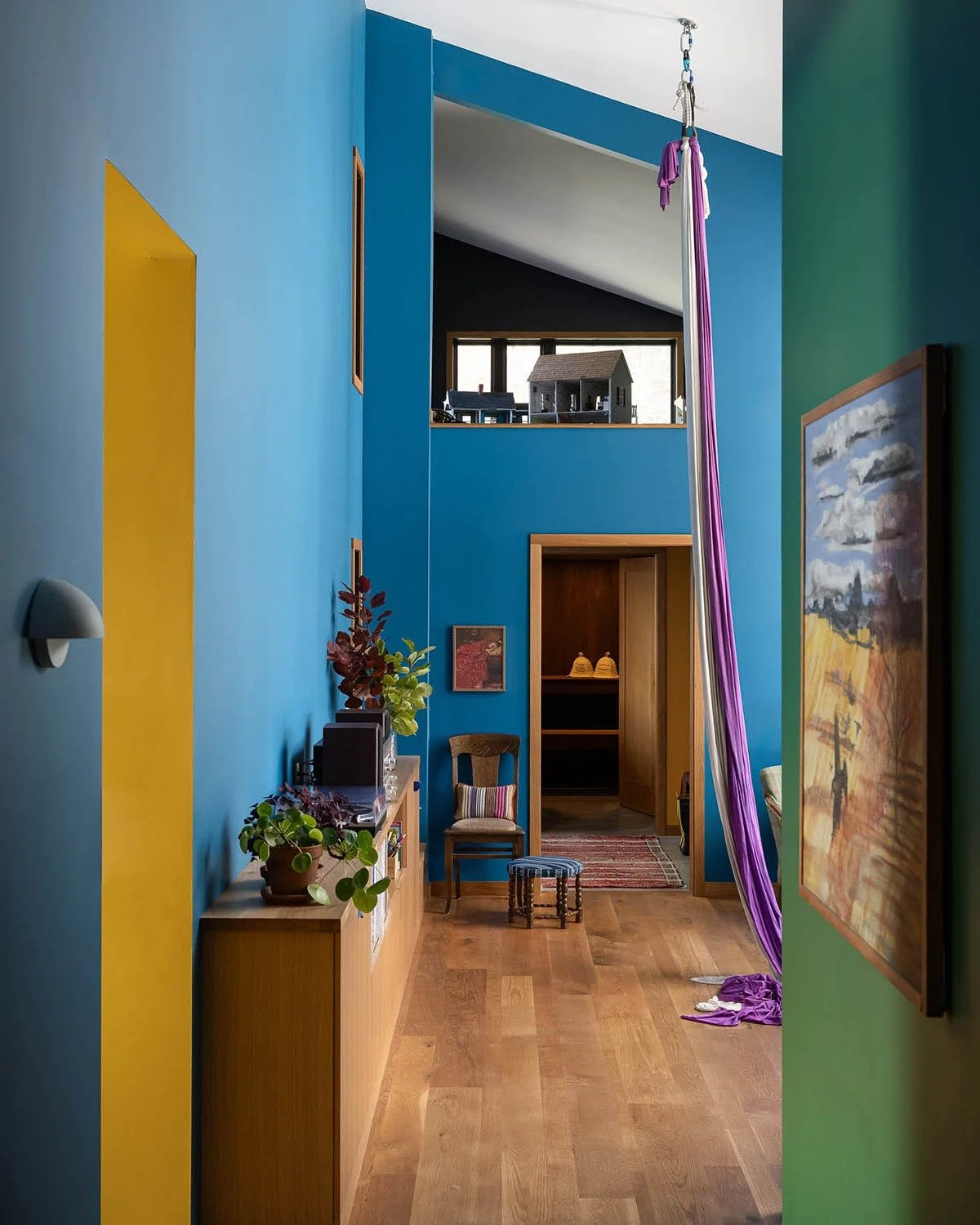 Home is where you go to escape the cold, right? Seems to us it makes sense to make it a place you want to be.

#loveyourhome #susanyeleyhomes 

📸 @sarahshieldsphoto 
🔨🏠 Rusty Peterson Construction

#residentialarchitecture #residentialdesign #bloo