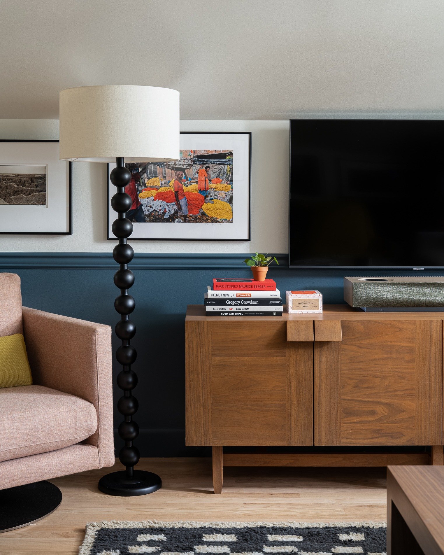 I admit: I love tv. You won't find me watching sports on tv (though I'll at least try with #iufootball because who can resist that band wagon rn) but give me a good story on the small screen and a pile of cozy blankets and I'm there. The best is if m