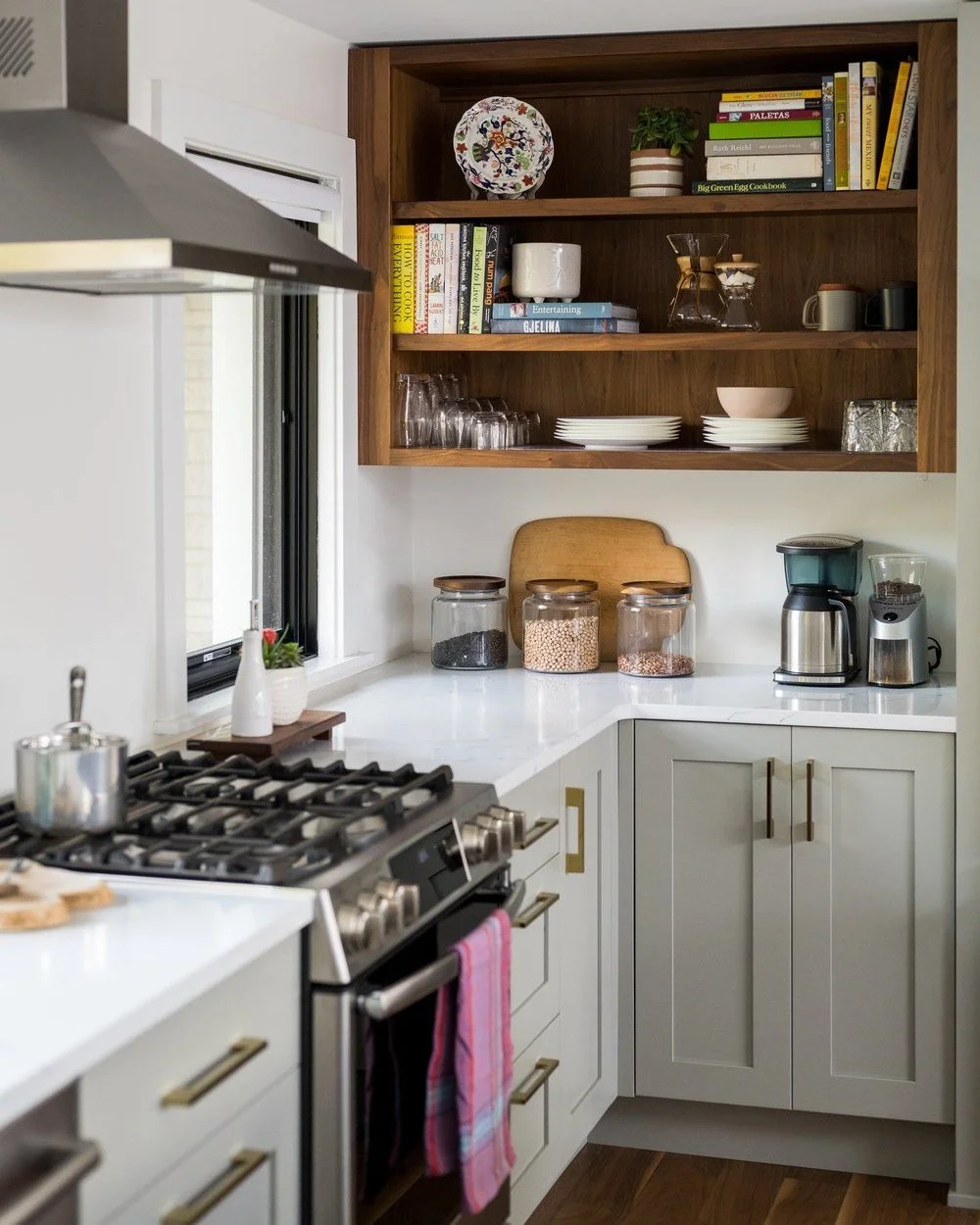 Who doesn't love good Sorting functionality? Anyone? I mean, if, like us, you shop for a living (for  furniture, for art, for inspiration), Sorting can lead you directly to the needle you seek in a haystack of options. At SYH, we've been doing reside