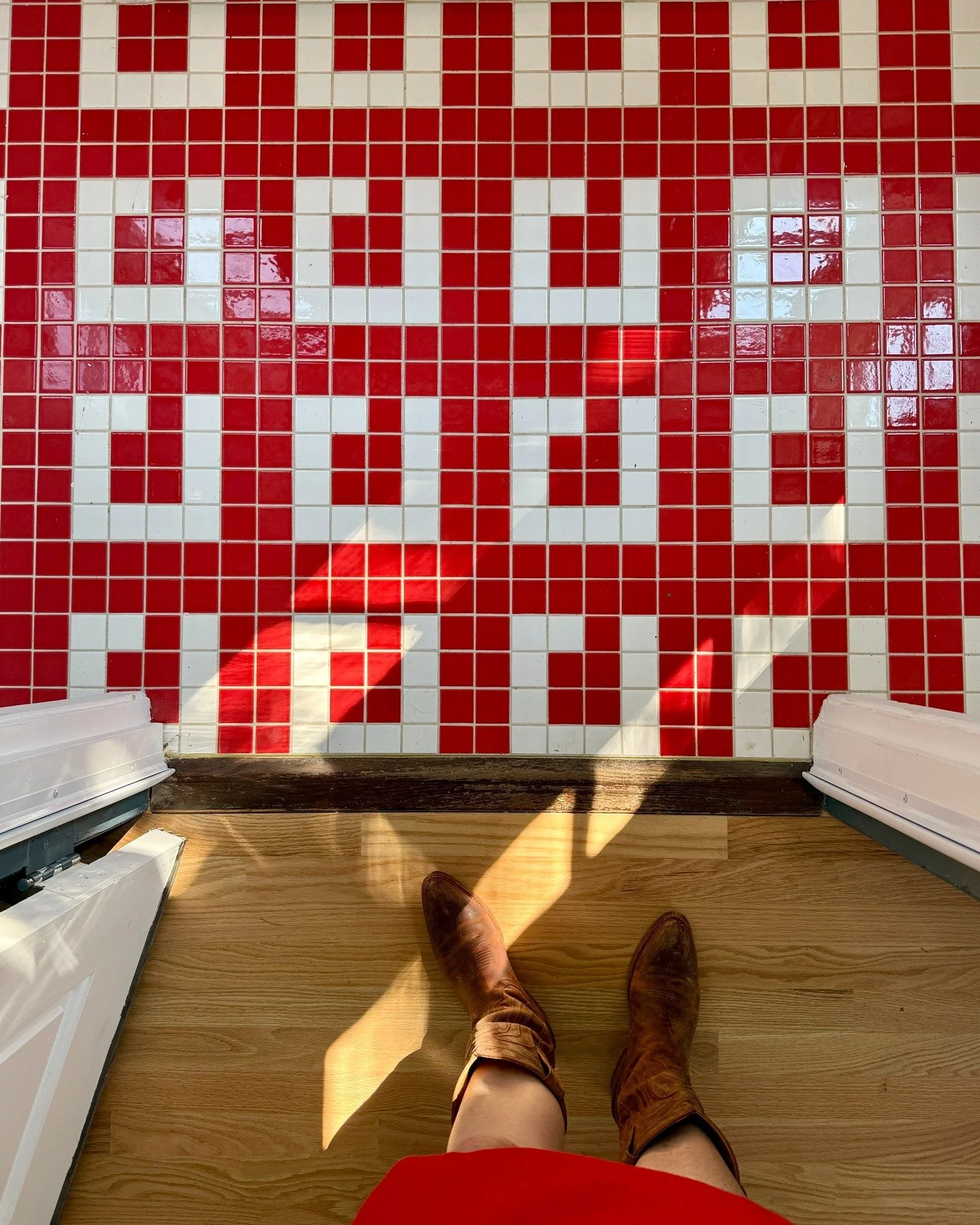 walking into December like

@picturagallery 
@lorenwoodbuilders 

#loveyourhome #susanyeleyhomes  #mosaic  #customhome #residentialarchitecture #residentialdesign #bloomingtonindiana