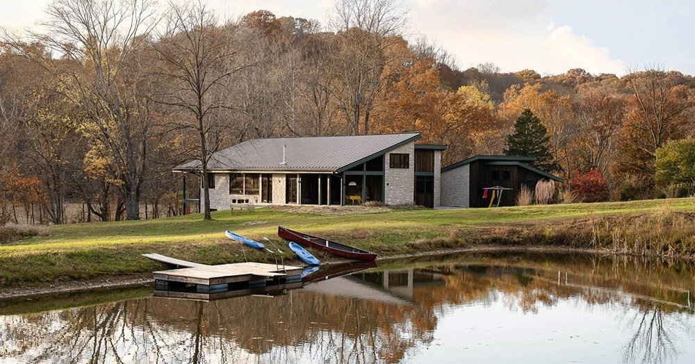 #rainbowinthewoods #grateful 

Happy Thanksgiving Eve! 

📸 @sarahshieldsphoto 
🔨🏠 Rusty Peterson Construction

#loveyourhome #susanyeleyhomes #residentialarchitecture #indianahomes #residentialdesign #customhome