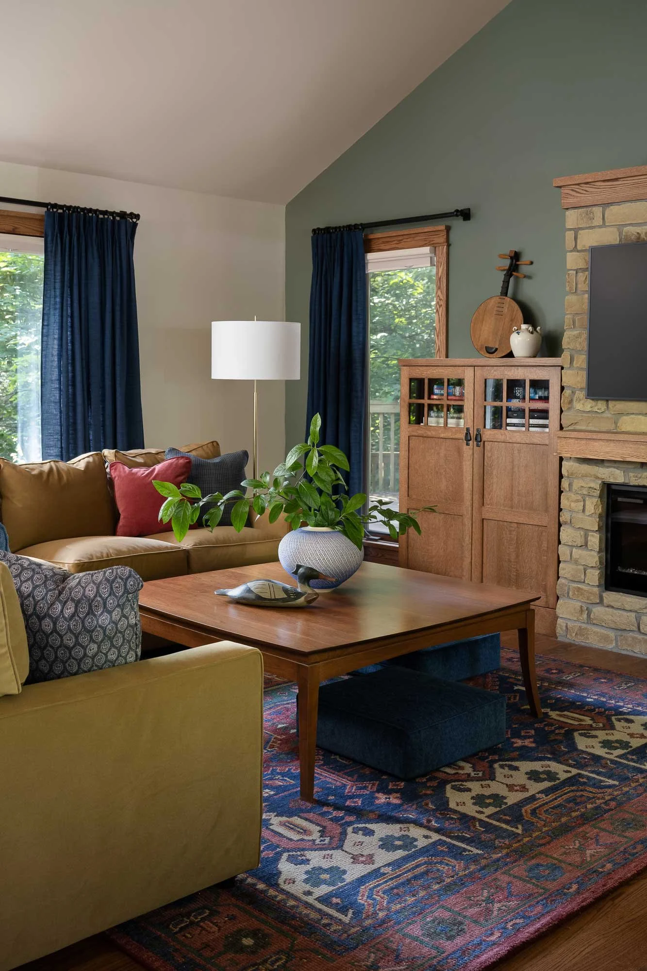 coaches-getaway-traditional-cozy-living-room-coffee-table-indiana.jpg