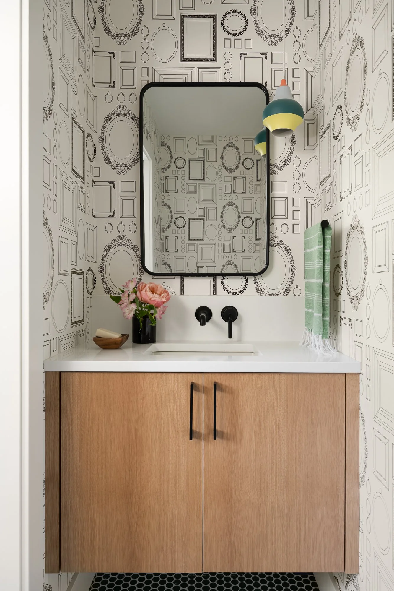 frame wallpaper in powder bath new build