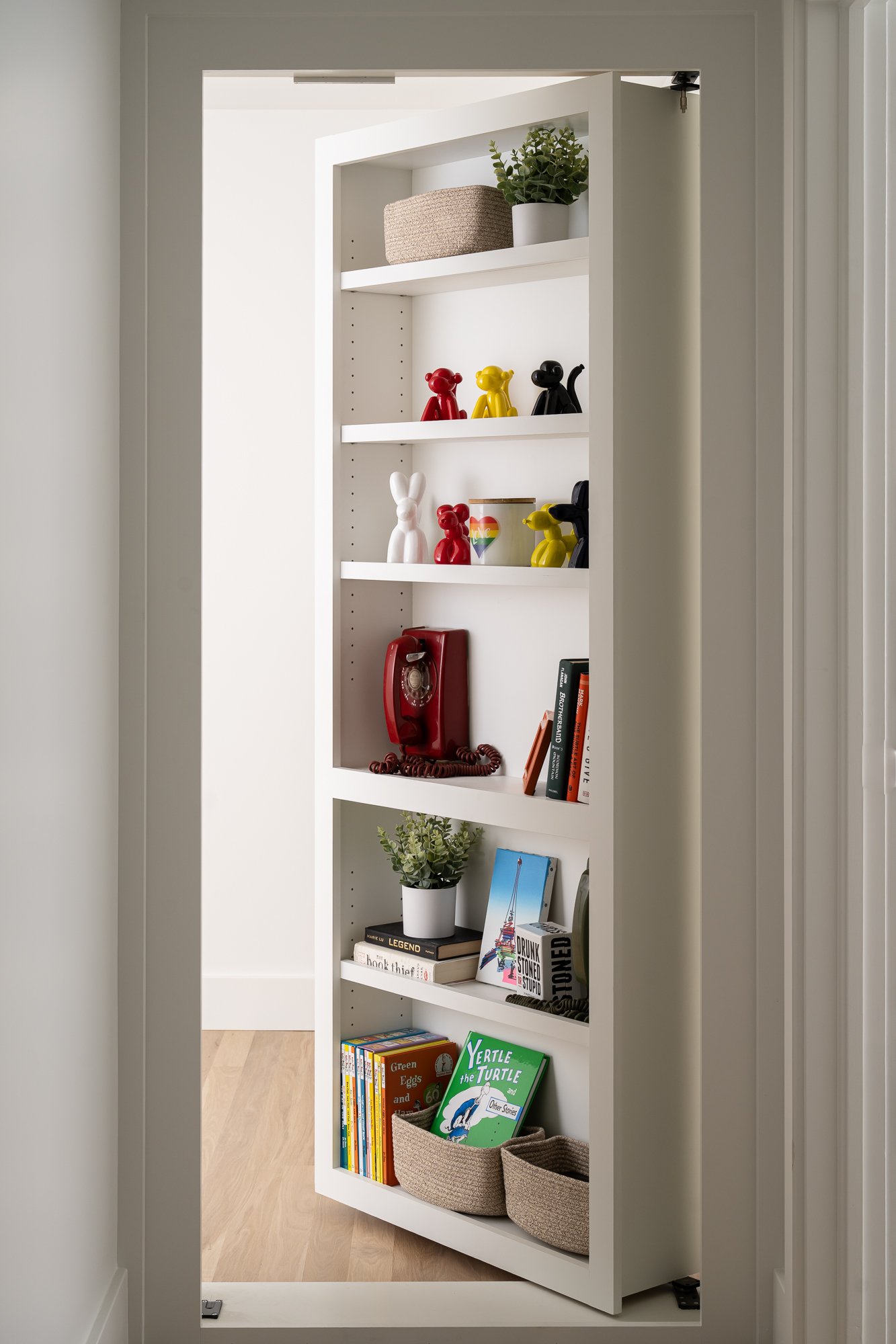 Secret shelf door to speakeasy