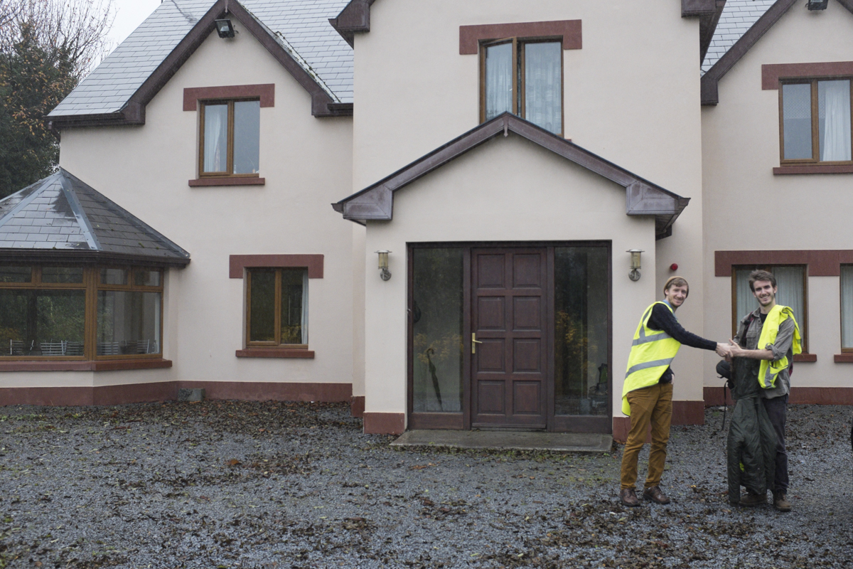 Safety first guys ok. Thats Jeffs residence in the background.