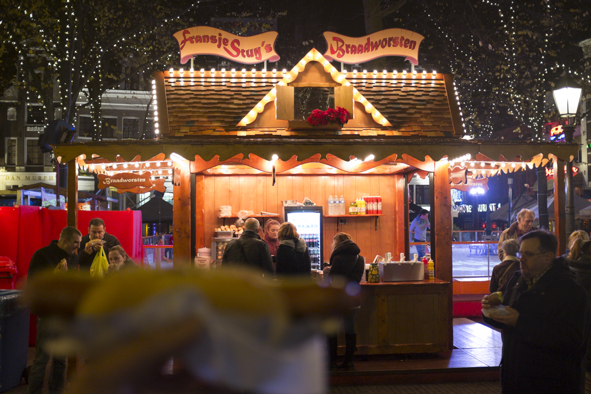 Speaking of tangents and prostition I should mention I found a good sausage on the main drag. Im sure nothing like the German wurst I will soon be indulging in but none the less. Heres a photo as proof.
