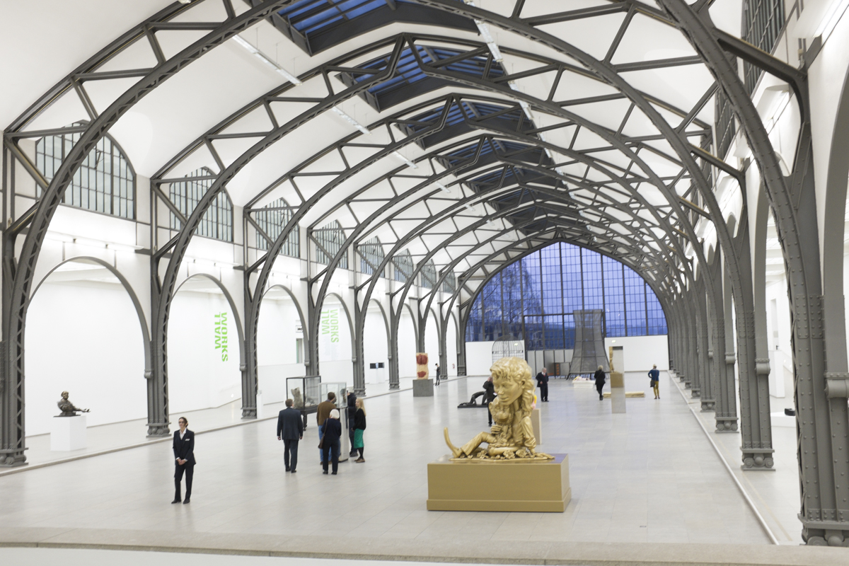 This was the great hall of the station. The woman standing in the front was reenacting a piece by Tino Sehgal.