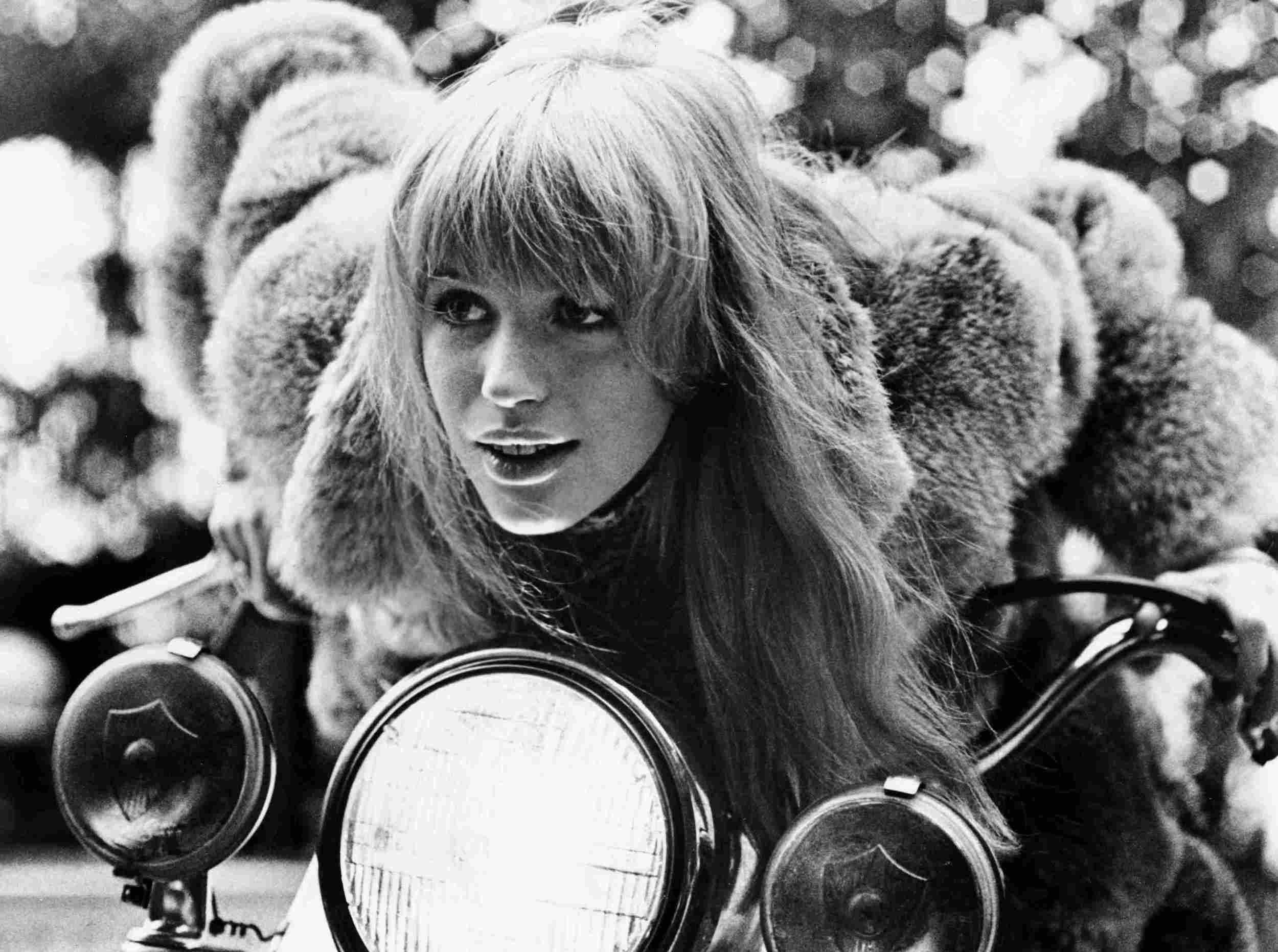 girl-on-a-motorcycle1.jpg