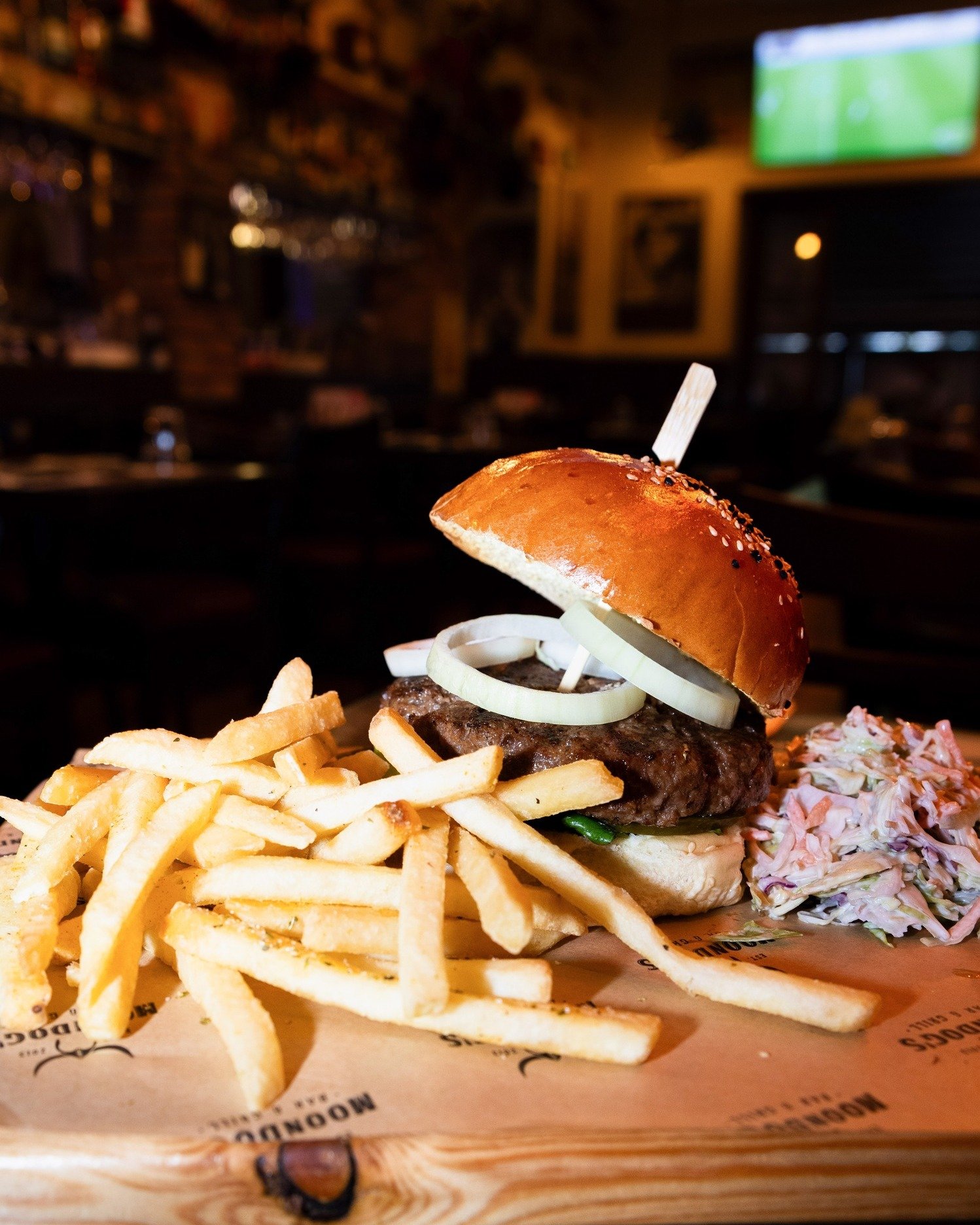 Moondog's bar &amp; grill 🍴

Reservations 👇
🔗 Online t.ly/BRs4k
📞 Call us at 7000 6300
🛵 Delivery with #Wolt, #Bolt &amp; #Foody
.
.
.
.
#moondogscy #nicosiaeats #cyprusfoodies #foodpairing